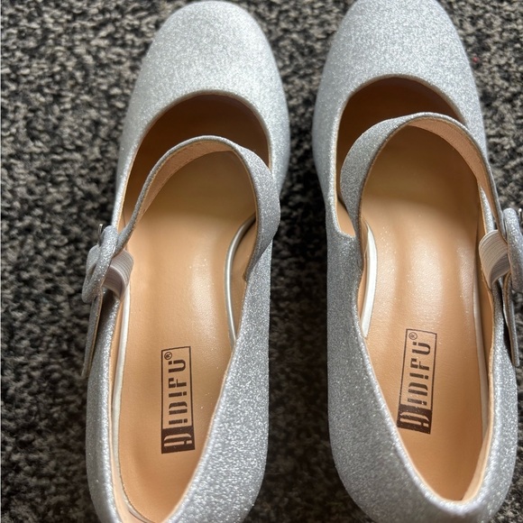 NEW-Low Kitten Heels - Picture 10 of 12